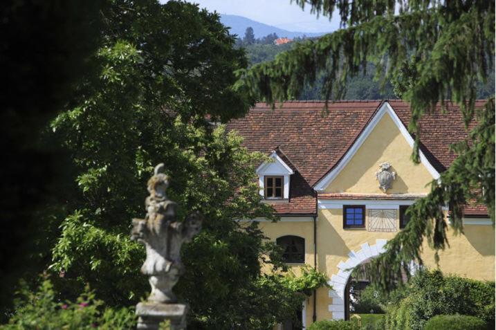 Schlosshotel Obermayerhofen Sebersdorf Exteriör bild