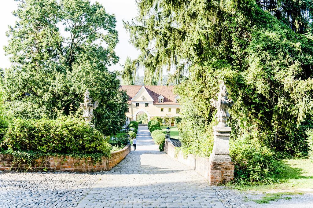 Schlosshotel Obermayerhofen Sebersdorf Exteriör bild