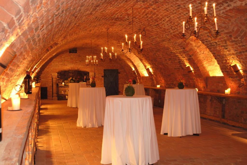 Schlosshotel Obermayerhofen Sebersdorf Exteriör bild